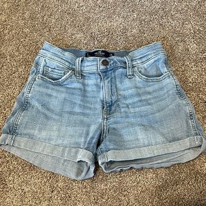 light blue wash jean short size 1, hollister